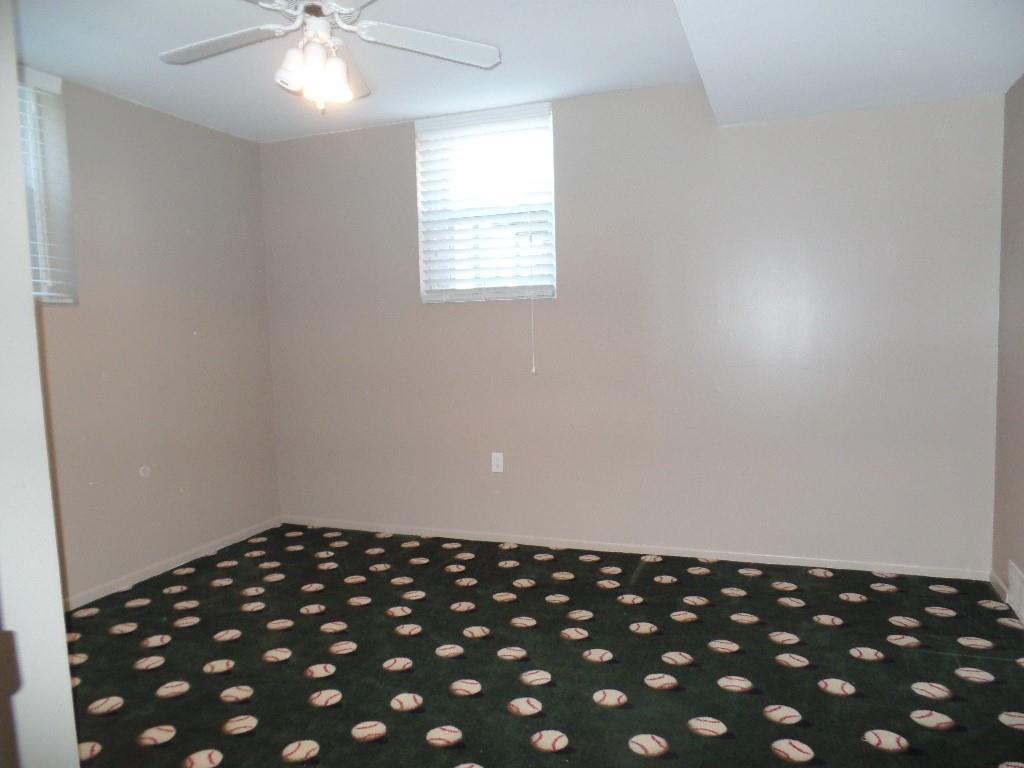 425 Kurt Drive Pittsburgh, PA 15243 - Photo 33 of 43 a view of locker room