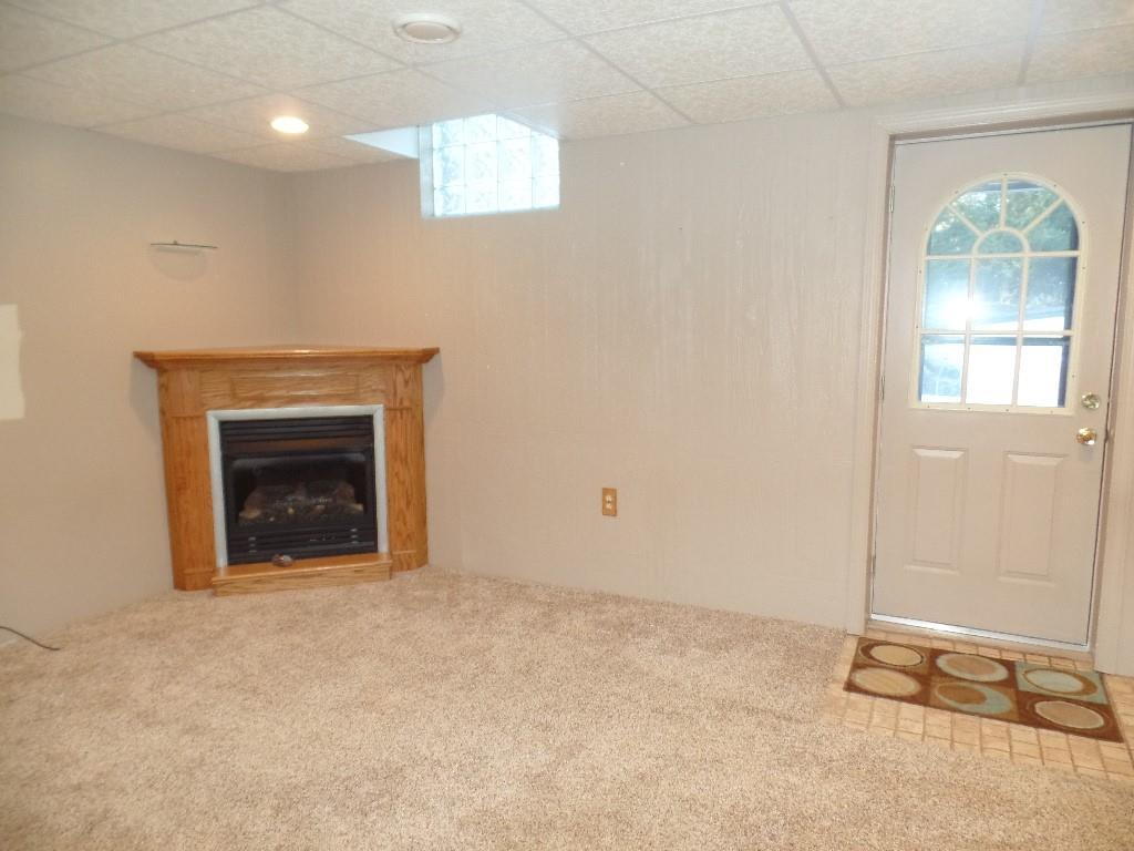 425 Kurt Drive Pittsburgh, PA 15243 - Photo 9 of 43 an empty room with windows and fireplace