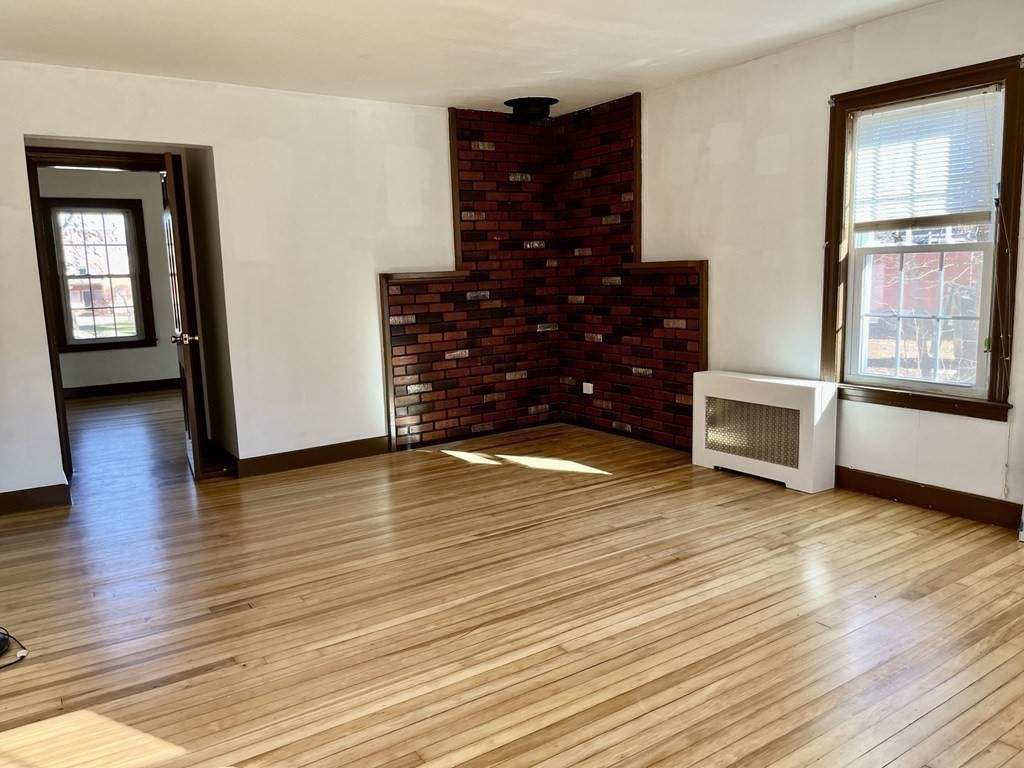 305 Thompson Road Webster, MA 01570 - Photo 4 of 21 Gallery Image 4
