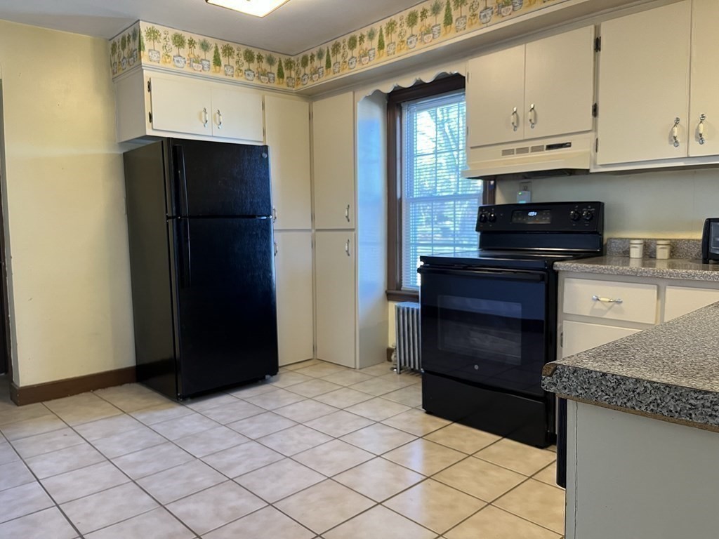 305 Thompson Road Webster, MA 01570 - Photo 6 of 21 Gallery Image 6
