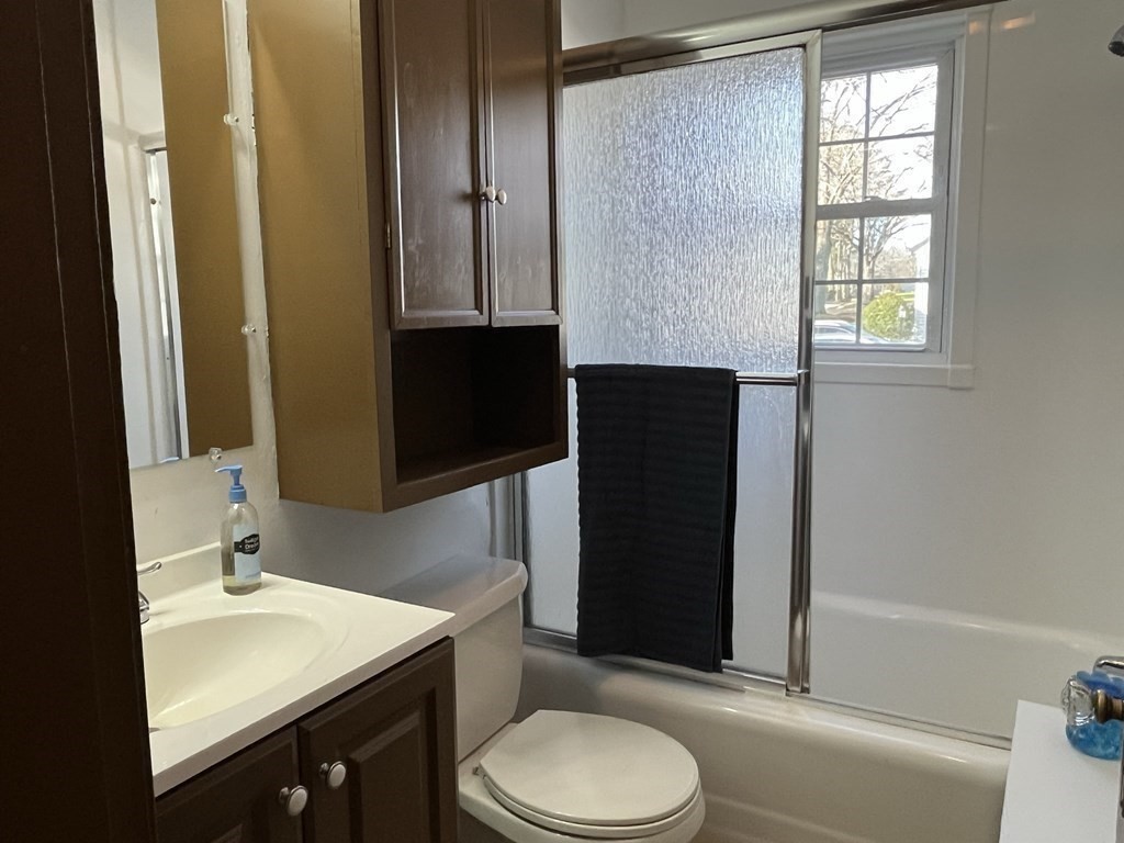 305 Thompson Road Webster, MA 01570 - Photo 9 of 21 Gallery Image 9