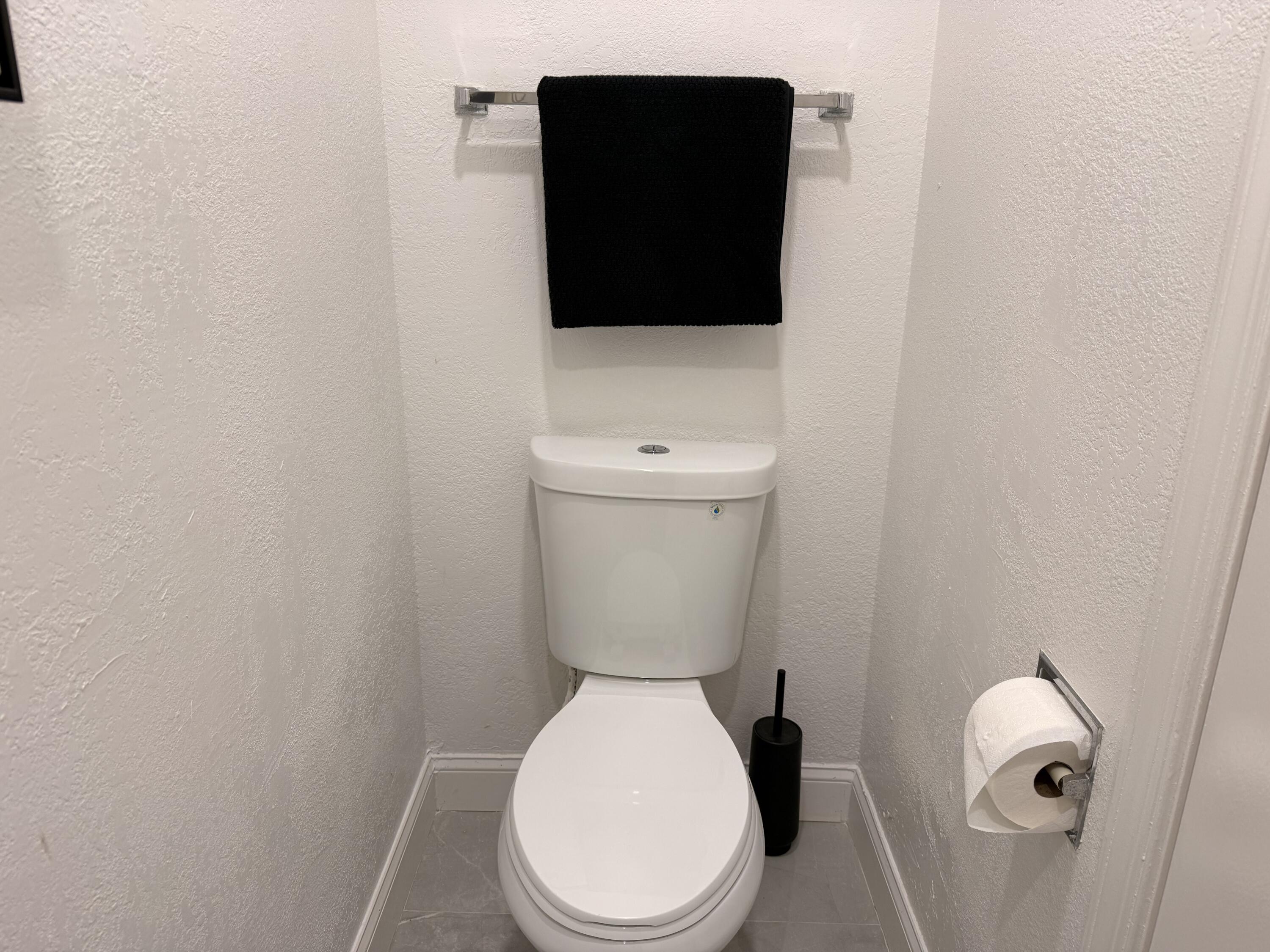 5130 Elmhurst Road, Unit A West Palm Beach, FL 33417 - Photo 9 of 25 IMG_7217