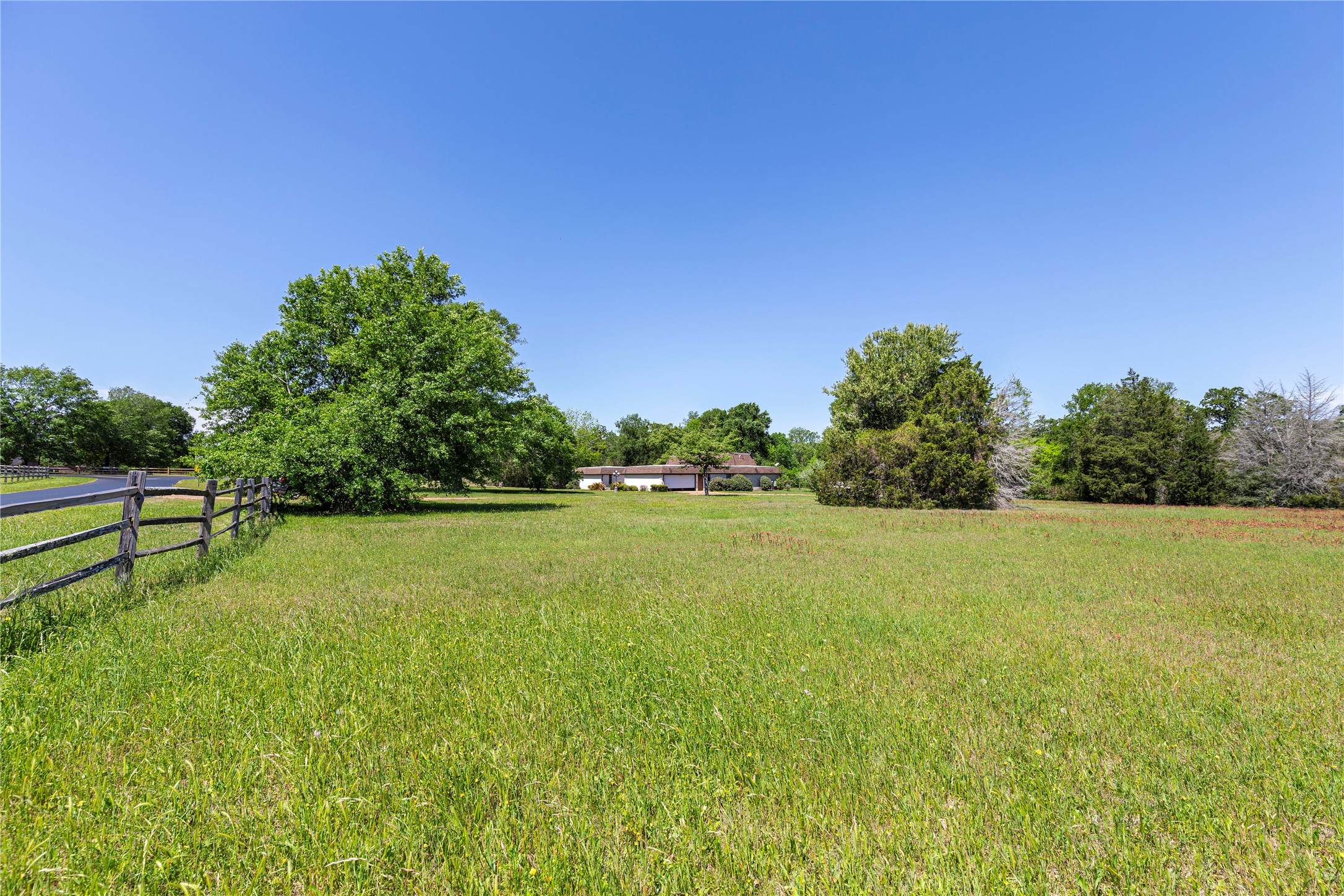 119 Heritage Trail Bellville, TX 77418 - Photo 13 of 20 a view of a green field with wooden fence