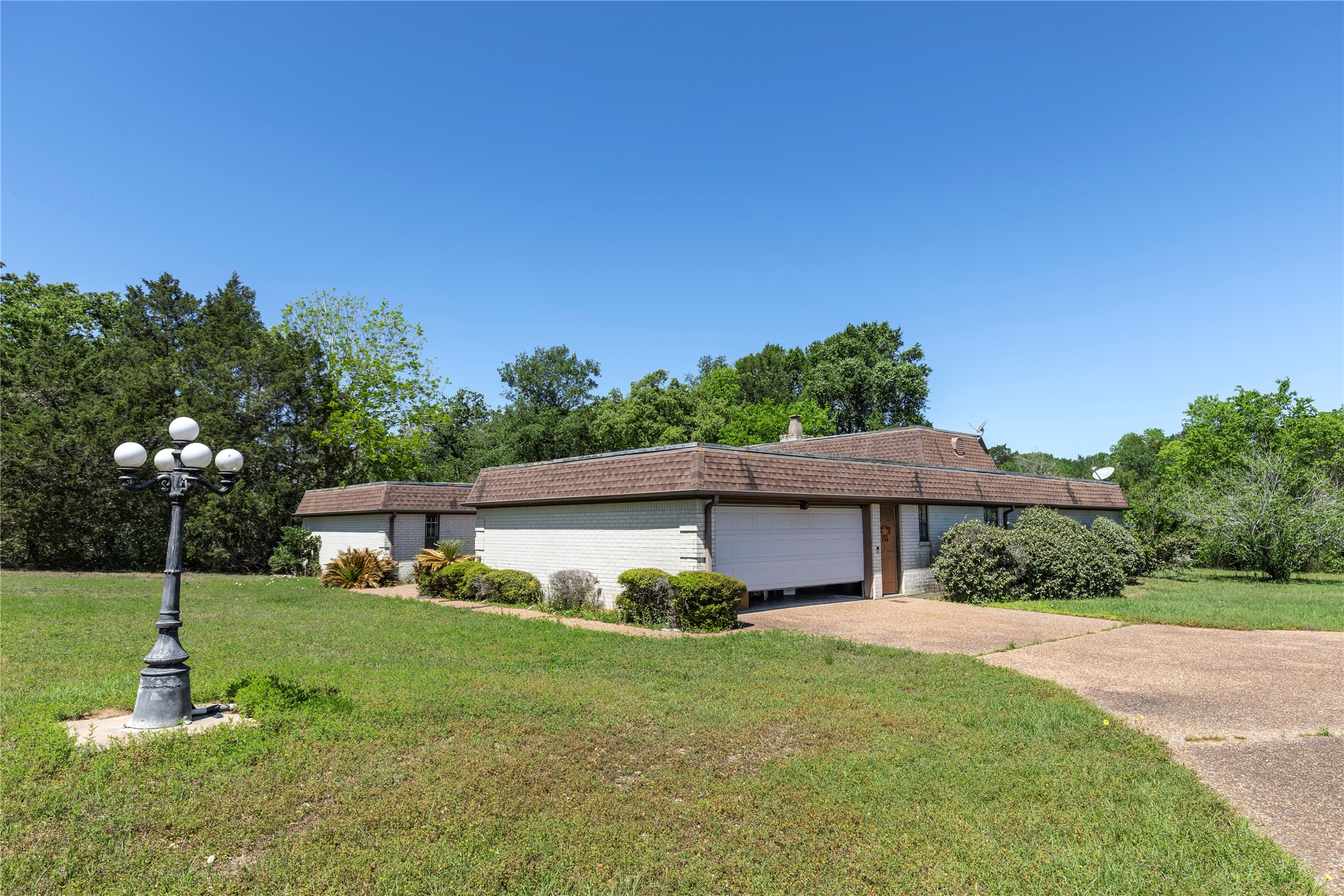 119 Heritage Trail Bellville, TX 77418 - Photo 3 of 20 a front view of a house with a yard