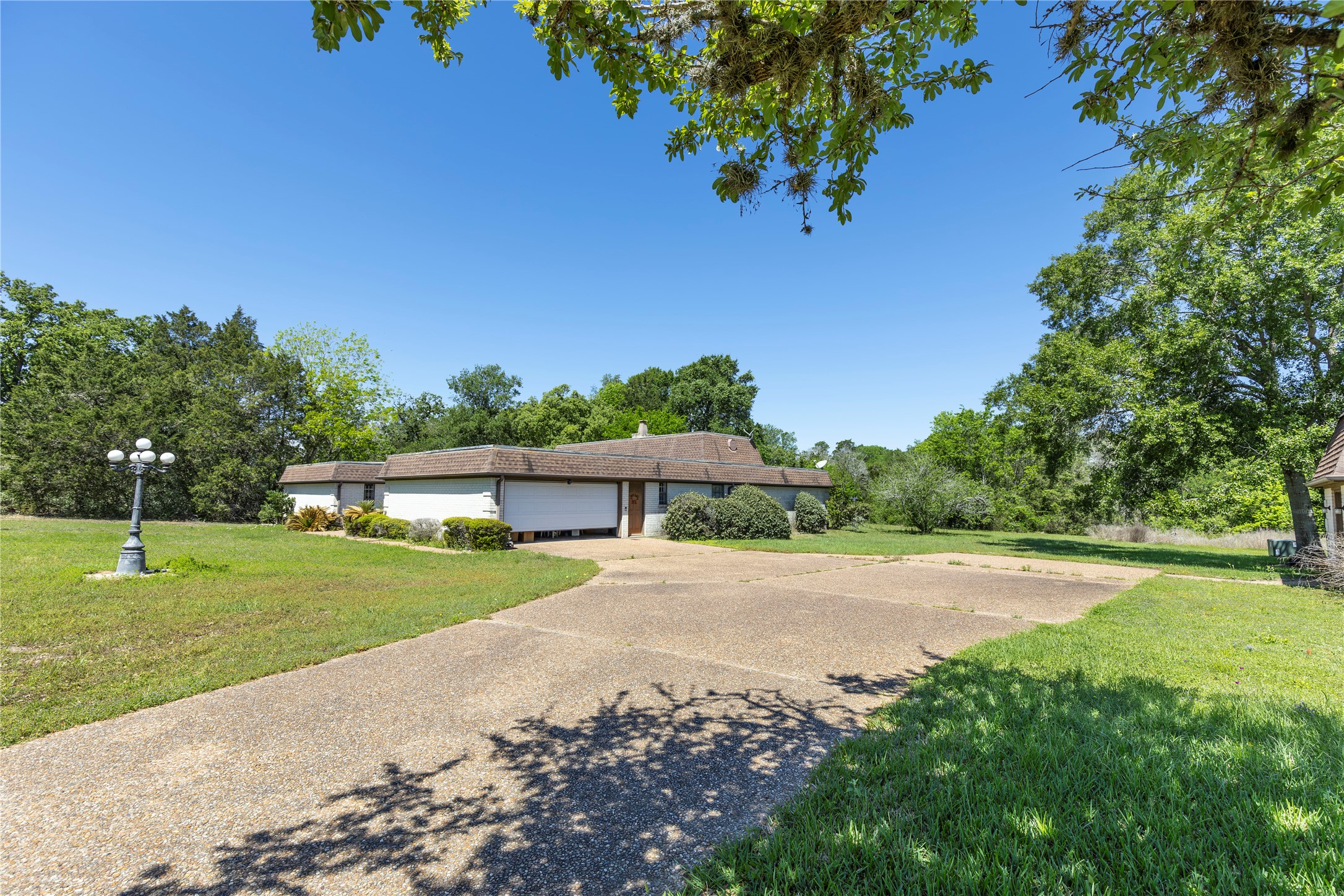 119 Heritage Trail Bellville, TX 77418 - Photo 4 of 20 a view of a park with large trees and plants