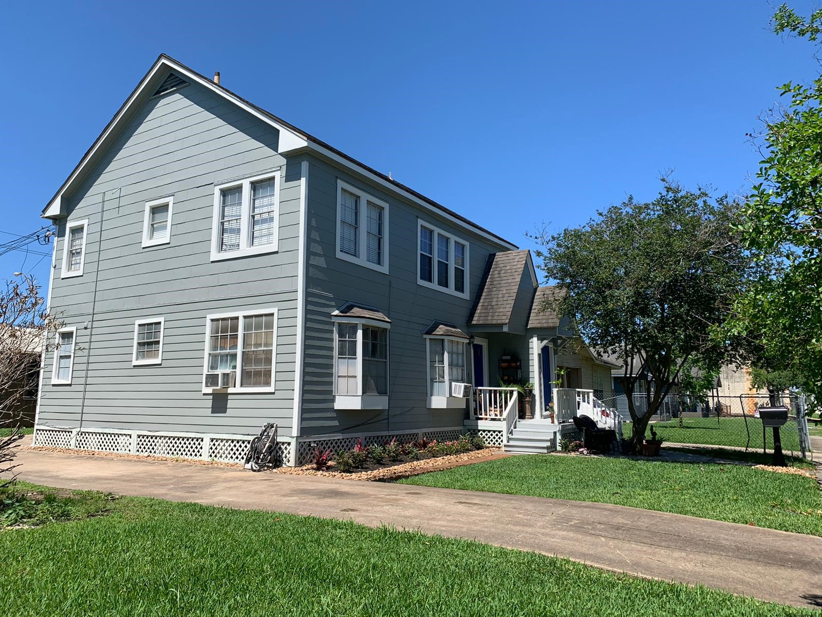 1546 Lombardy Street, Unit B Houston, TX 77023 - Photo 18 of 19 Driveway besides the property. Garage building in the back with a parking spot and laundry.