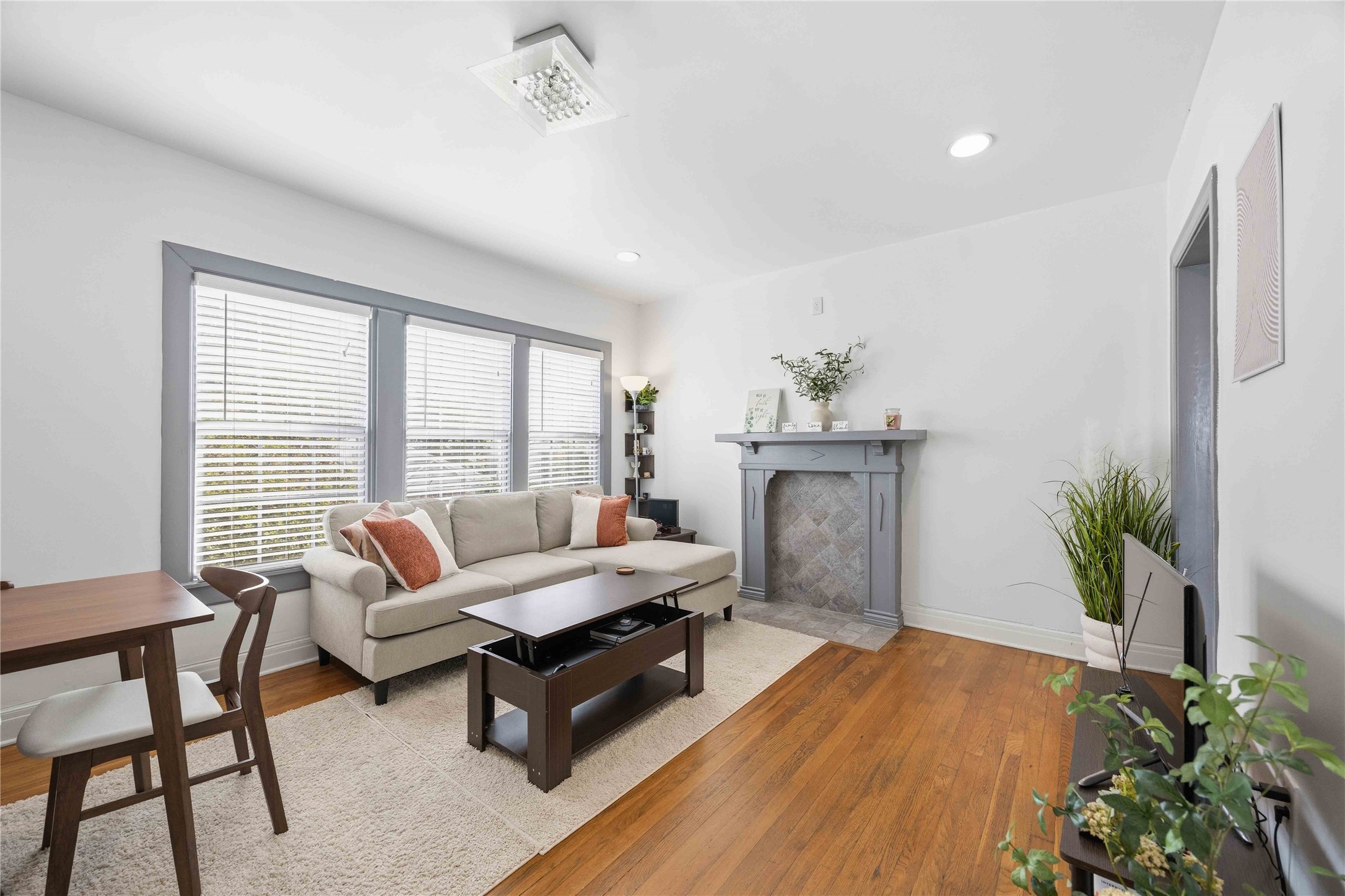 1546 Lombardy Street, Unit B Houston, TX 77023 - Photo 8 of 19