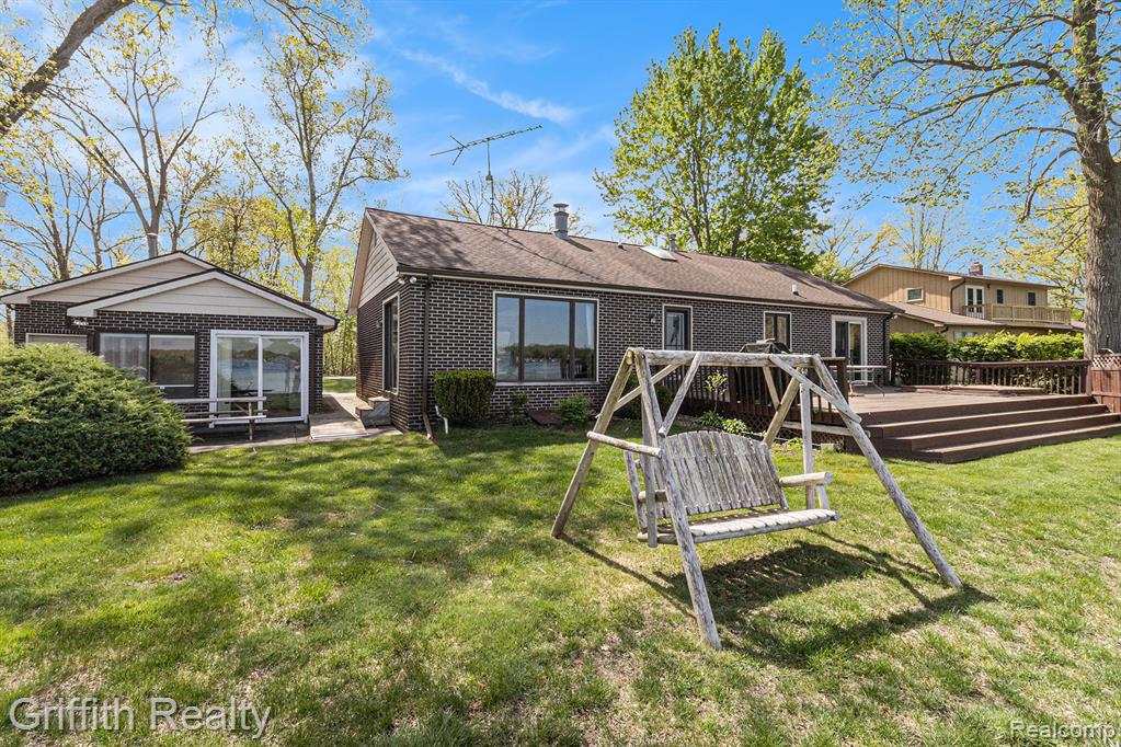8570 Riverside Drive Brighton, MI 48116 - Photo 27 of 30 Gallery Image 27