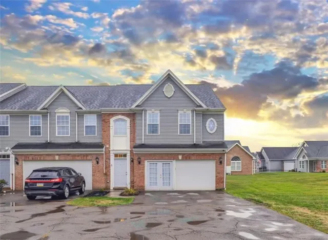 $275,000 | 449 Country Club Drive, Unit 8, Ellwood City, PA 16117