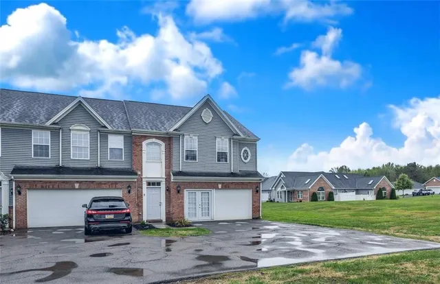 $275,000 | 449 Country Club Drive, Unit 8, Ellwood City, PA 16117