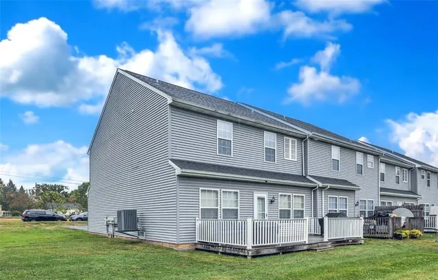 $275,000 | 449 Country Club Drive, Unit 8, Ellwood City, PA 16117