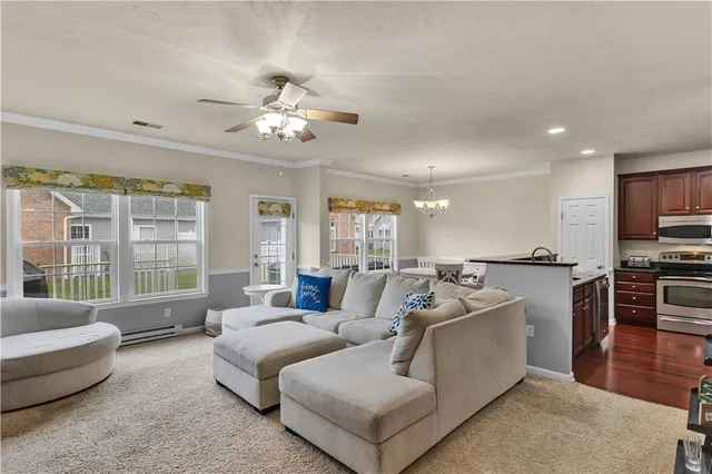 $275,000 | 449 Country Club Drive, Unit 8, Ellwood City, PA 16117