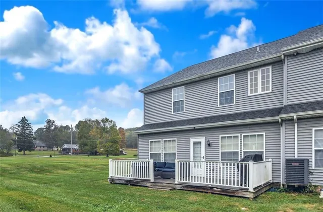 $275,000 | 449 Country Club Drive, Unit 8, Ellwood City, PA 16117