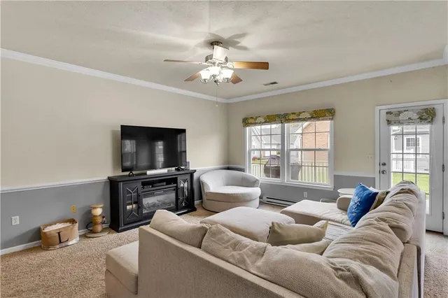 $275,000 | 449 Country Club Drive, Unit 8, Ellwood City, PA 16117