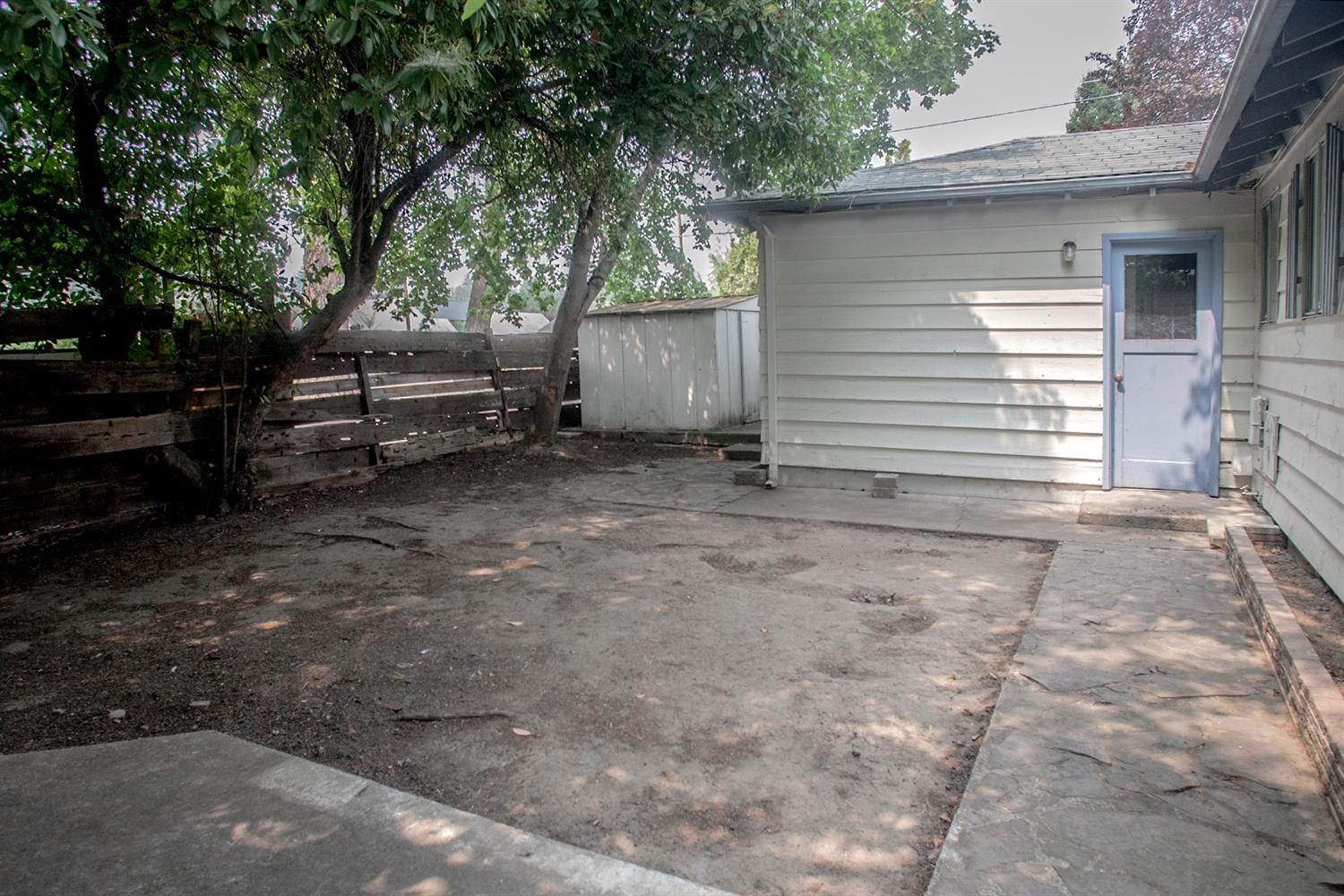 1496 Morrow Road Medford, OR 97504 - Photo 15 of 20 Second shed - door to garage