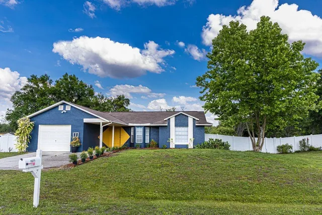 a view of a house with a yard