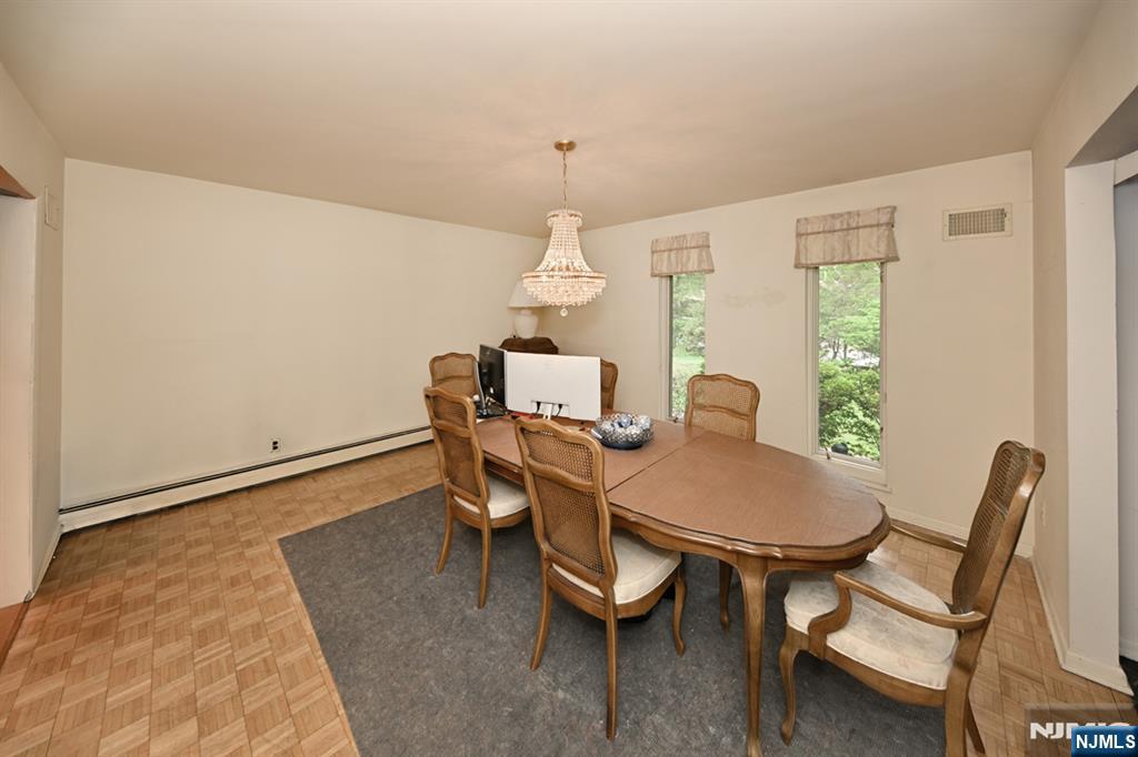 9 Lyncrest Drive Paramus, NJ 07652 - Photo 23 of 49