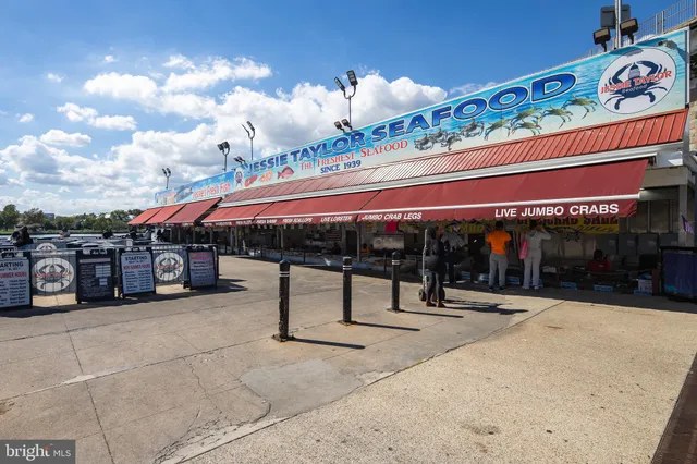 $950,000 | 525 Water Street Southwest, Unit 404, Washington, DC 20024