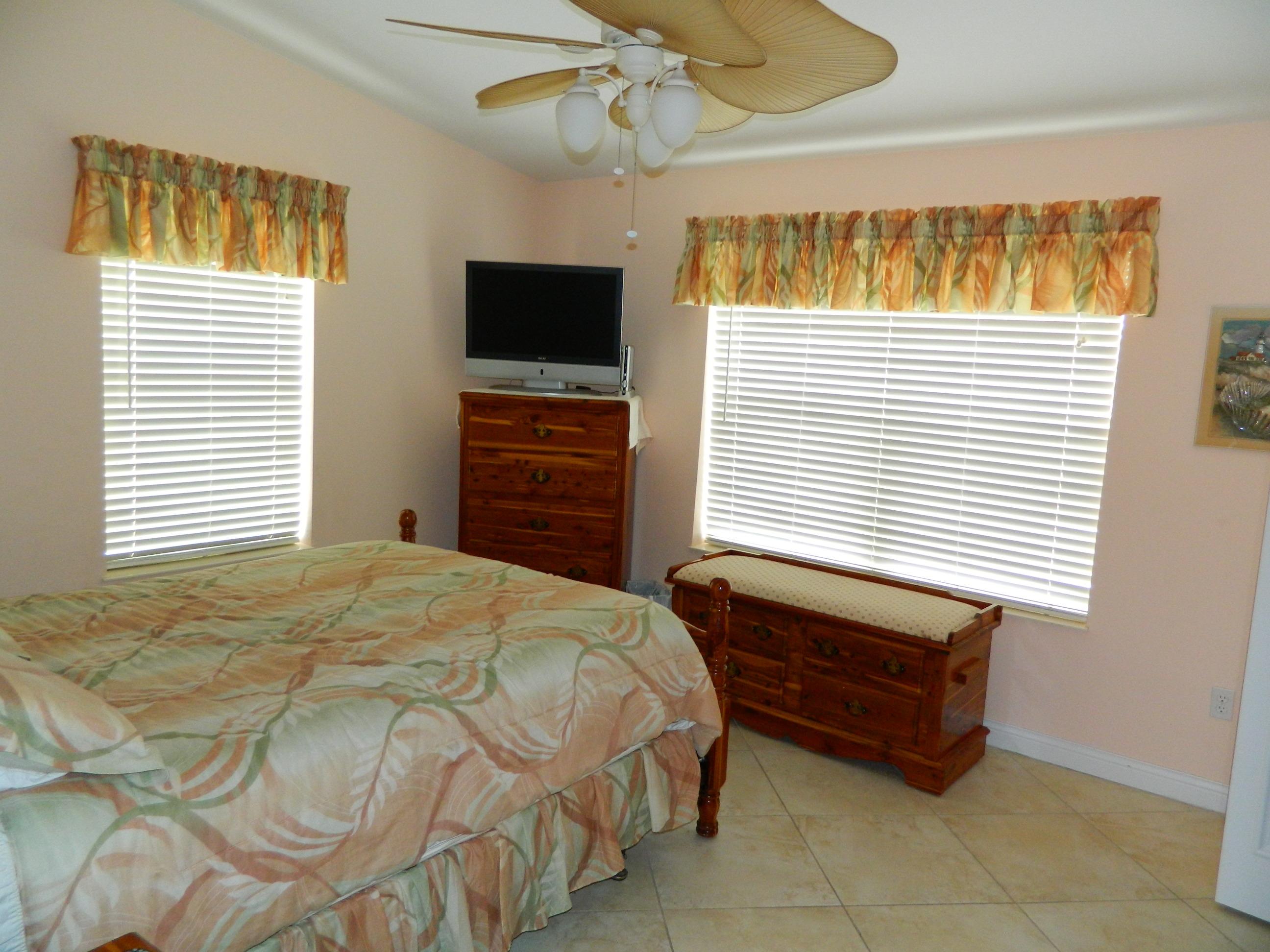28568 John Silver Road Summerland Key, FL 33042 - Photo 17 of 28 Guest Bedroom