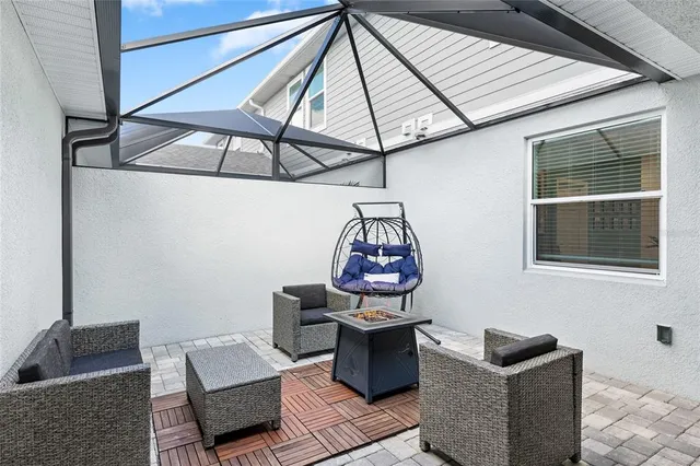 a view of livingroom with furniture