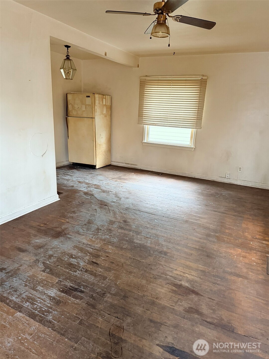 224 116th Street South Tacoma, WA 98444 - Photo 14 of 26 an empty room with a window and ceiling fan