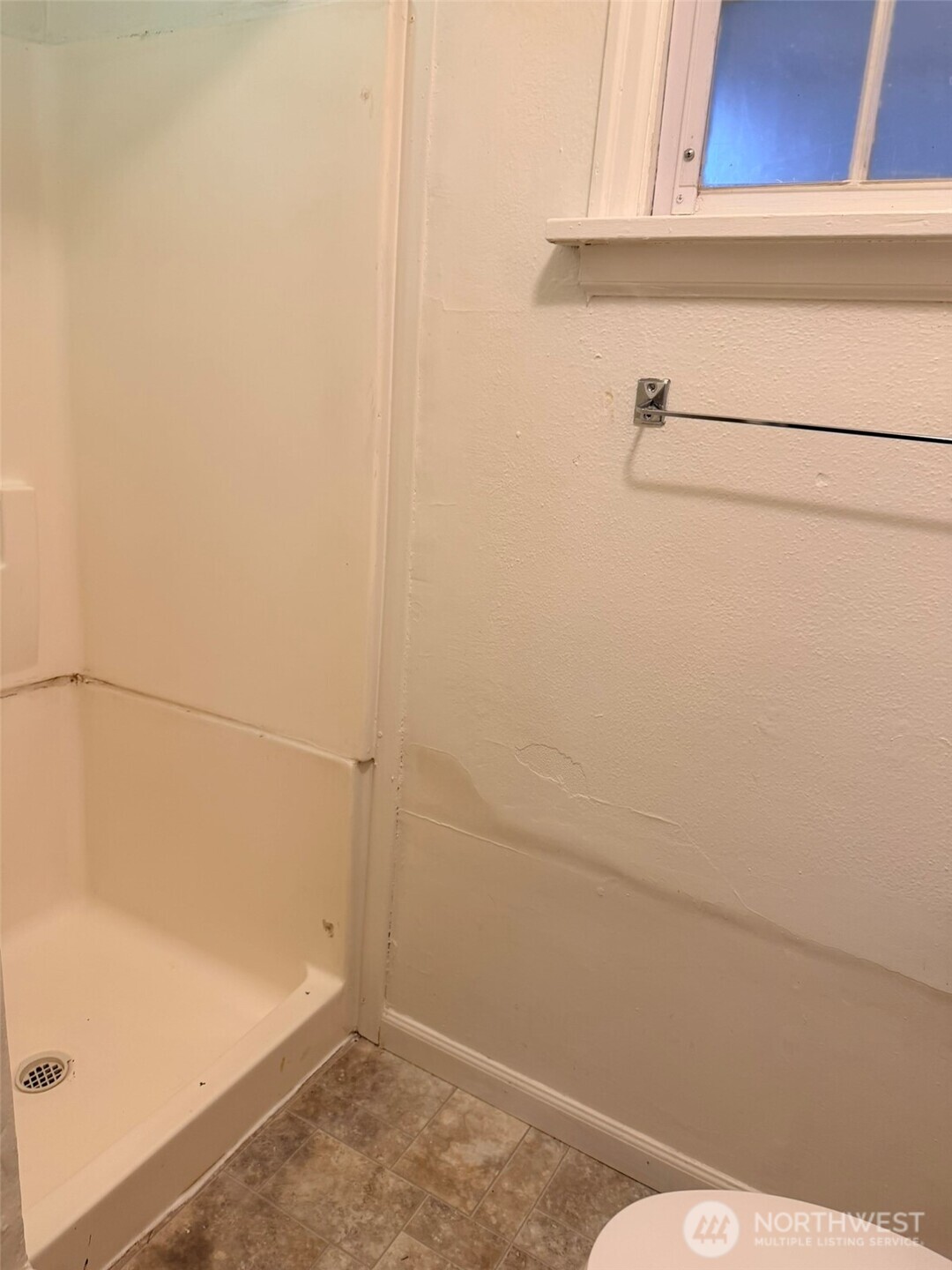 224 116th Street South Tacoma, WA 98444 - Photo 6 of 26 a bathroom with a bathtub