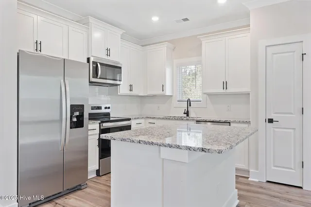 $378,900 | 146 Umbrella Palm Drive, Hampstead, NC 28443