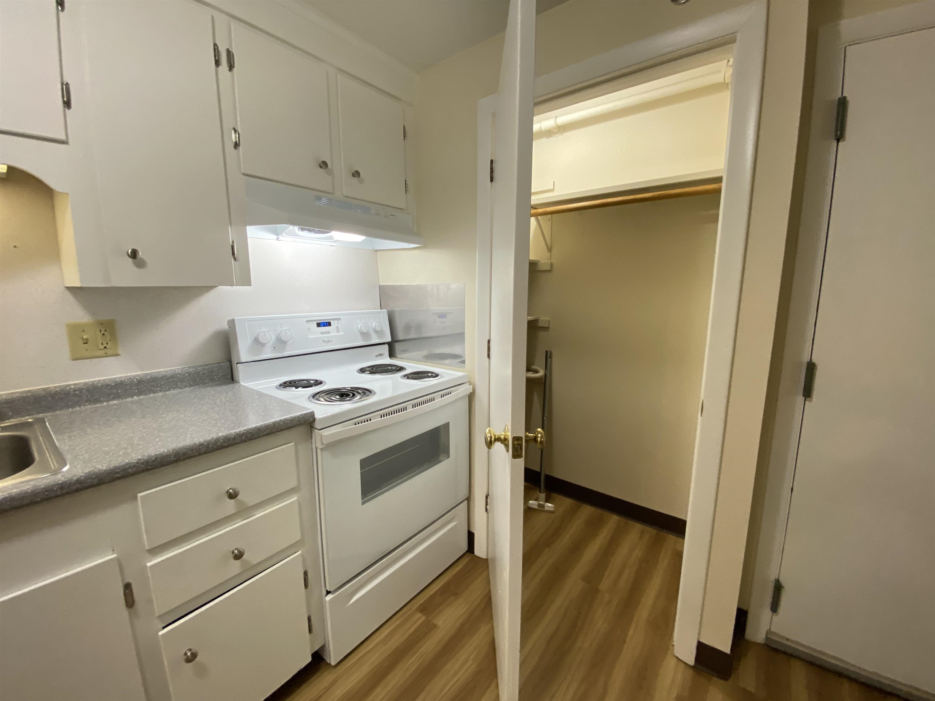 93 West Street, Unit 15 Milford, NH 03055 - Photo 12 of 40