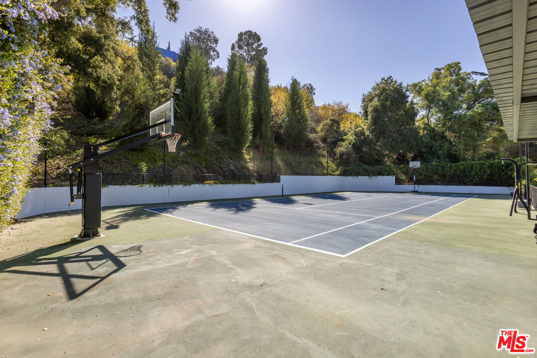 4230 Valley Meadow Road Encino, CA 91436 - Photo 39 of 44