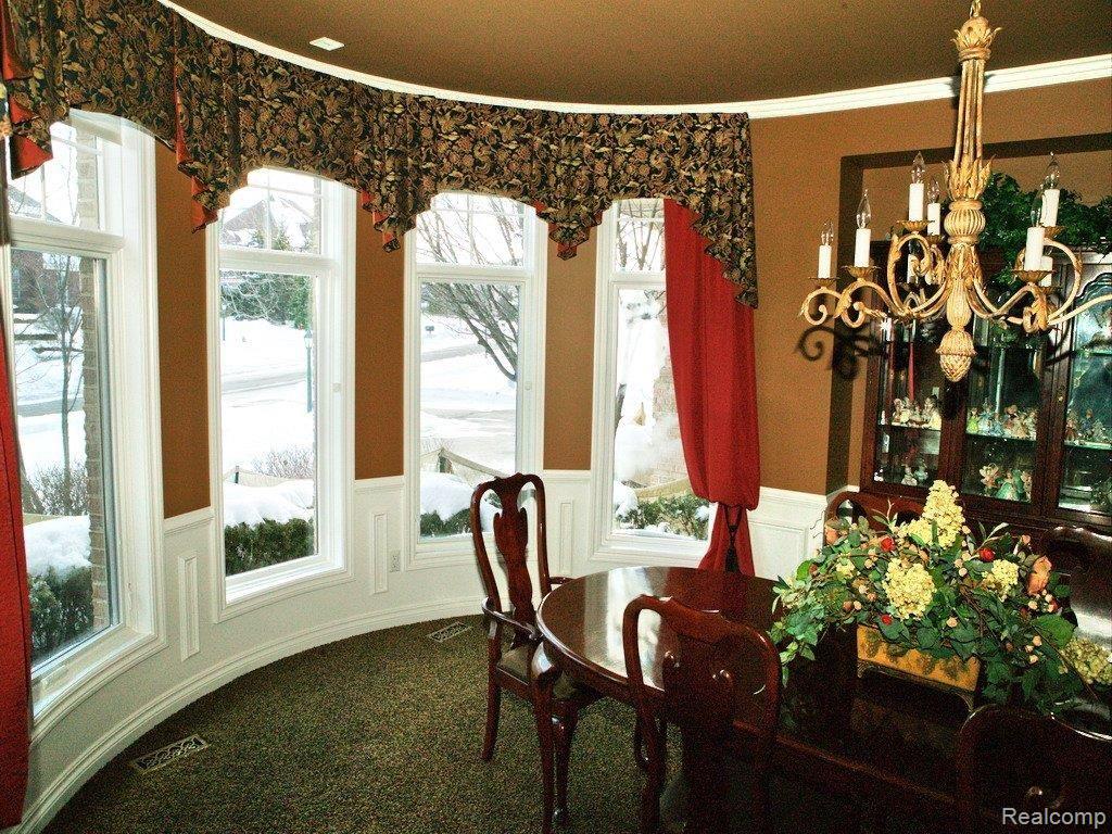 4818 Crestone Way Rochester, MI 48306 - Photo 9 of 21 Dining Room