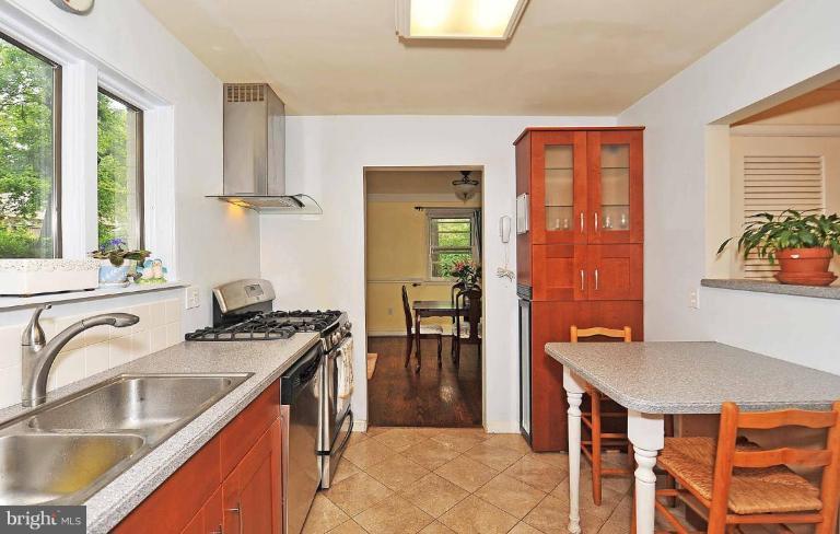 2310 Windsor Road Alexandria, VA 22307 - Photo 12 of 26 Kitchen/Dining Room