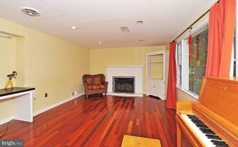2310 Windsor Road Alexandria, VA 22307 - Photo 13 of 26 Family Room #2