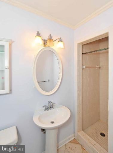 2310 Windsor Road Alexandria, VA 22307 - Photo 16 of 26 Master Bath