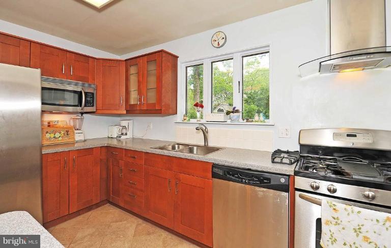 2310 Windsor Road Alexandria, VA 22307 - Photo 5 of 26 Kitchen
