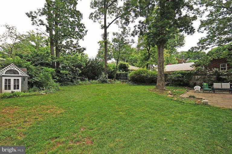 2310 Windsor Road Alexandria, VA 22307 - Photo 8 of 26 Back yard