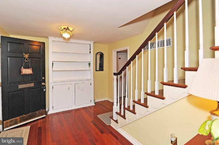 2310 Windsor Road Alexandria, VA 22307 - Photo 10 of 26 Staircase