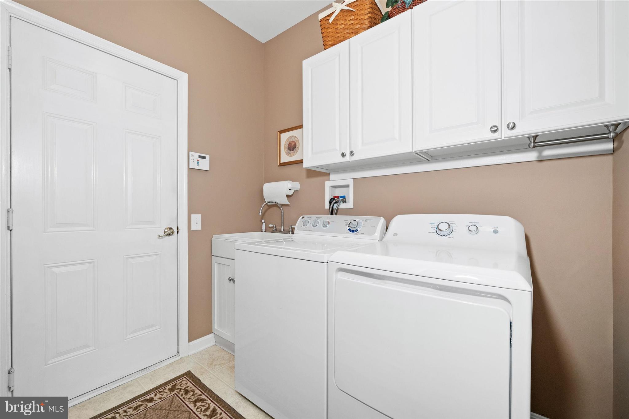 4 Compass Rose Way Newark, DE 19702 - Photo 22 of 28 a utility room with dryer and washer
