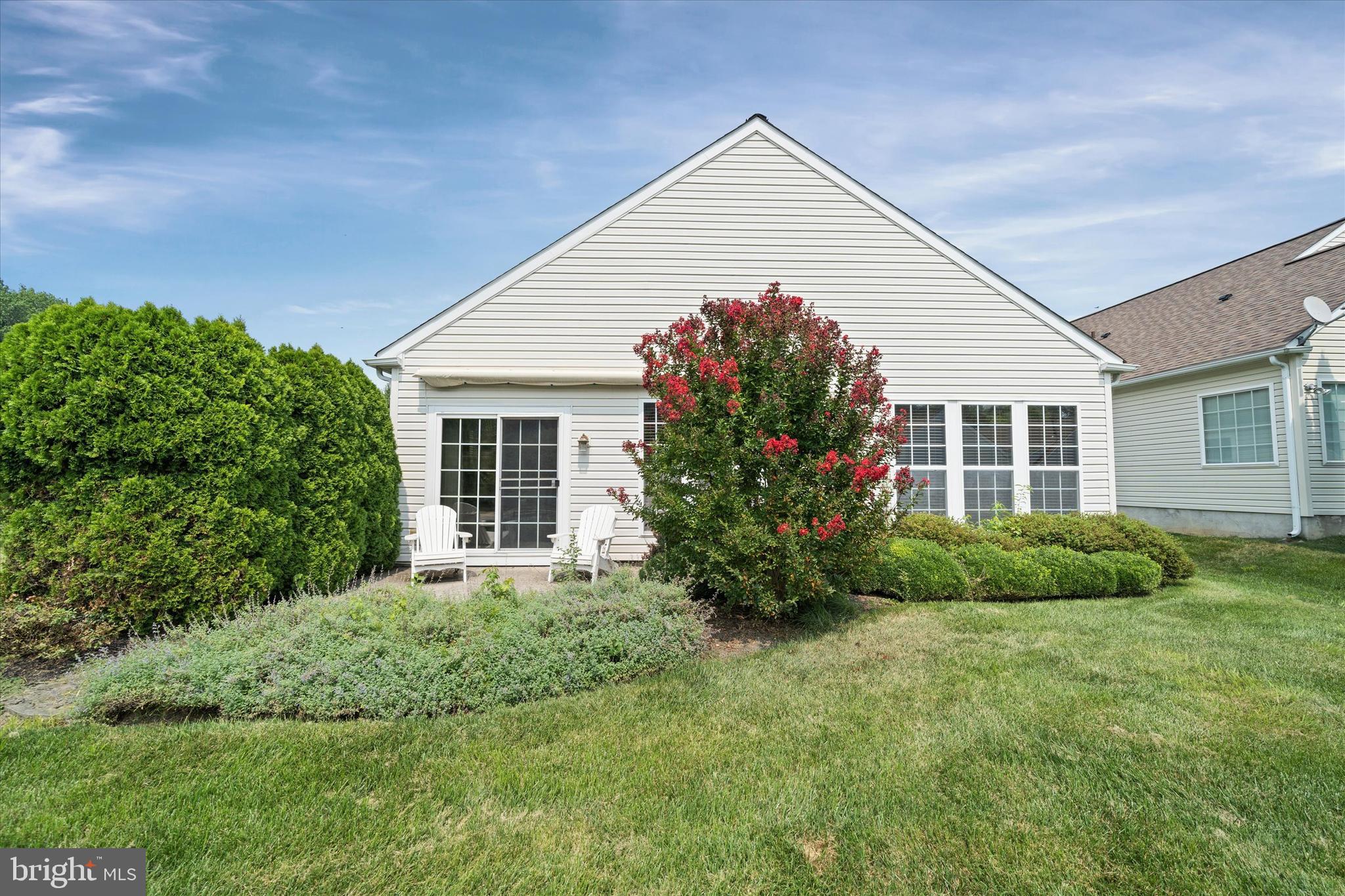 4 Compass Rose Way Newark, DE 19702 - Photo 24 of 28 a view of backyard with potted plants and a bench