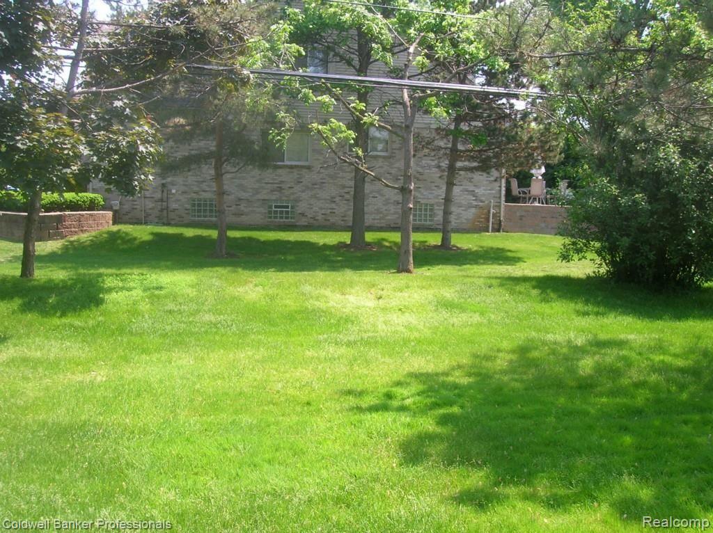 27880 Evergreen Road, Unit 19 Lathrup Village, MI 48076 - Photo 26 of 31