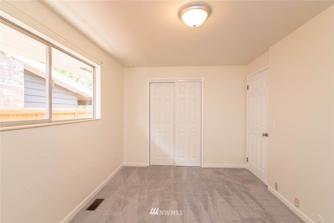17811 110th Avenue Southeast Renton, WA 98055 - Photo 15 of 24 Gallery Image 15