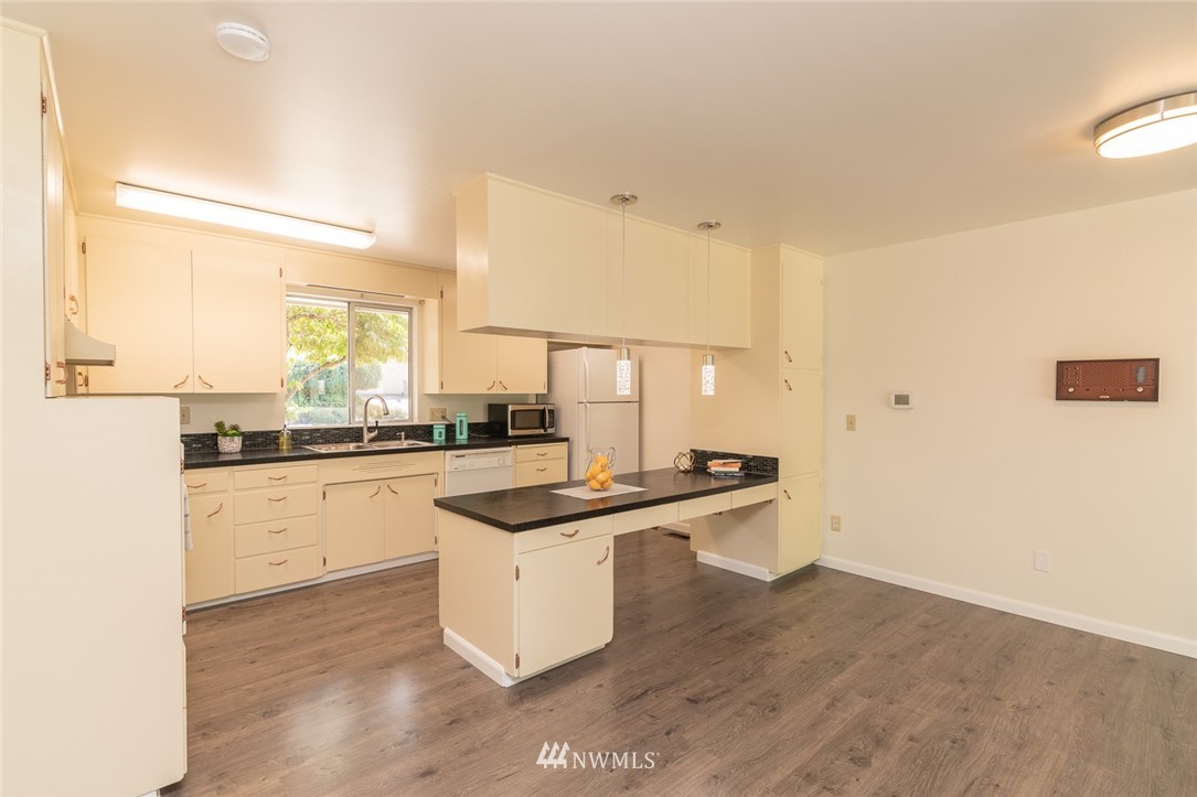 17811 110th Avenue Southeast Renton, WA 98055 - Photo 7 of 24 Gallery Image 7