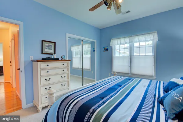 a view of a house with backyard and garden