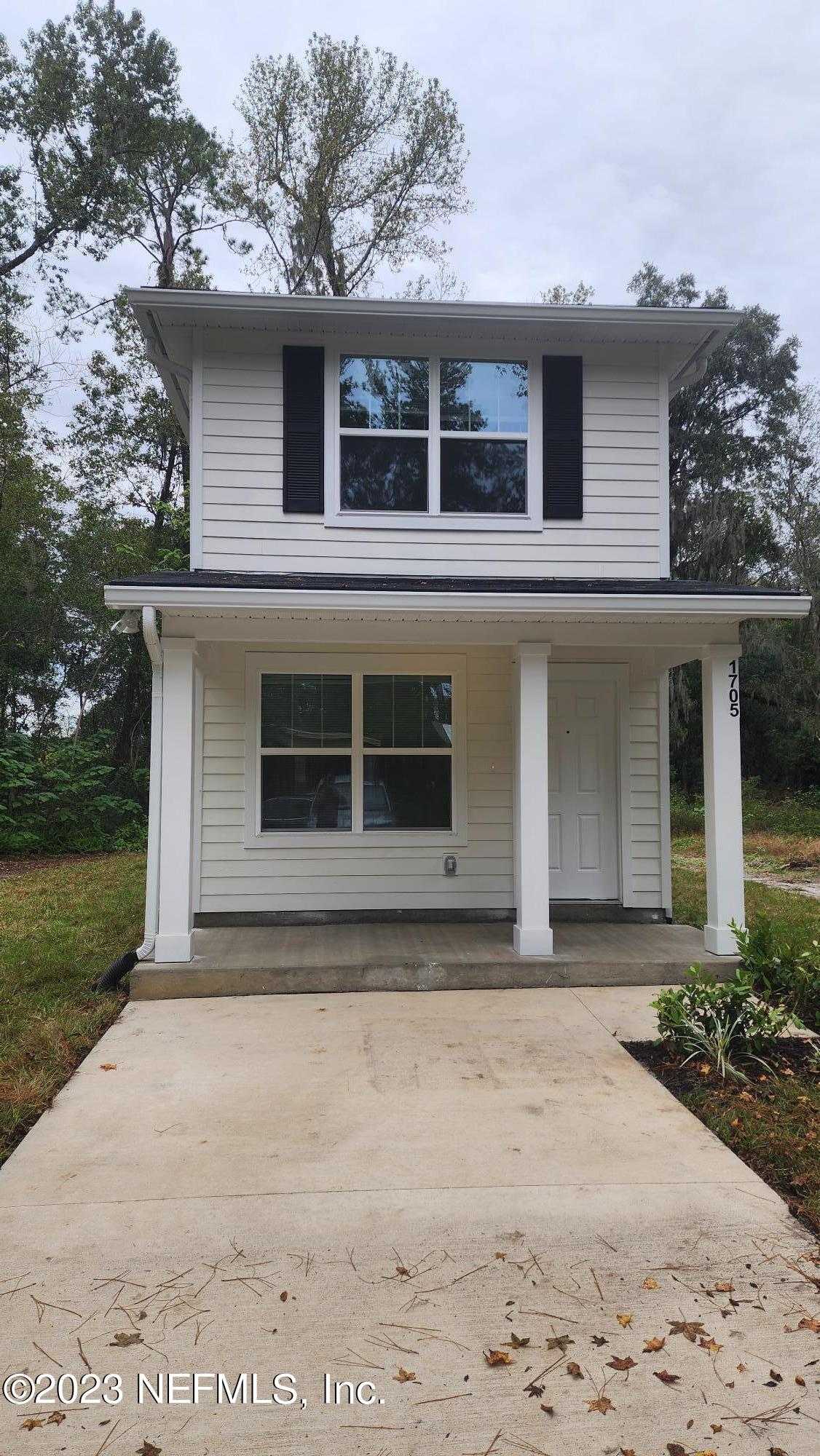 1705 Wright Avenue Jacksonville, FL 32207 - Photo 20 of 22 a front view of a house with garden