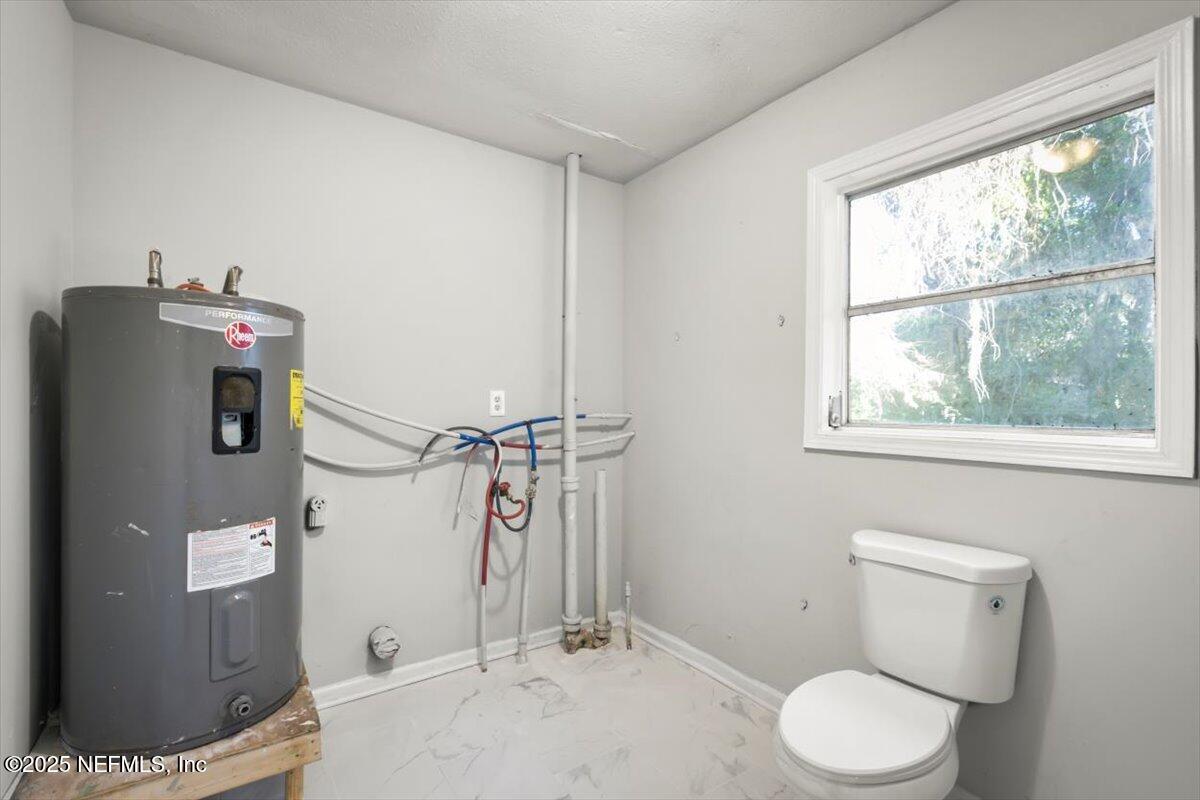 7567 Strato Road Jacksonville, FL 32210 - Photo 26 of 26 a bathroom with a sink toilet and shower