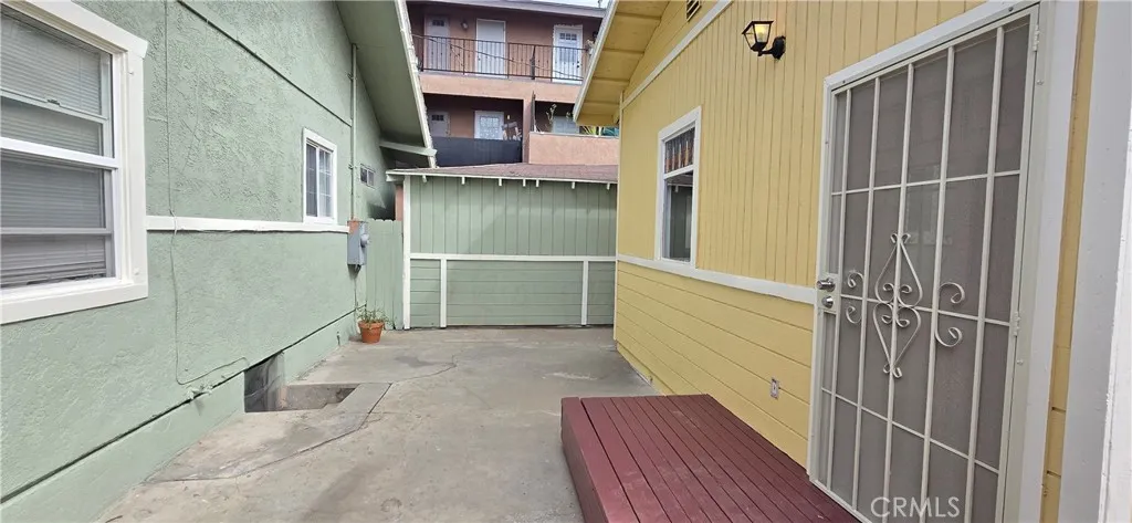 1060 Cherry Long Beach, CA 90813 - Photo 30 of 63 a view of storage and utility room
