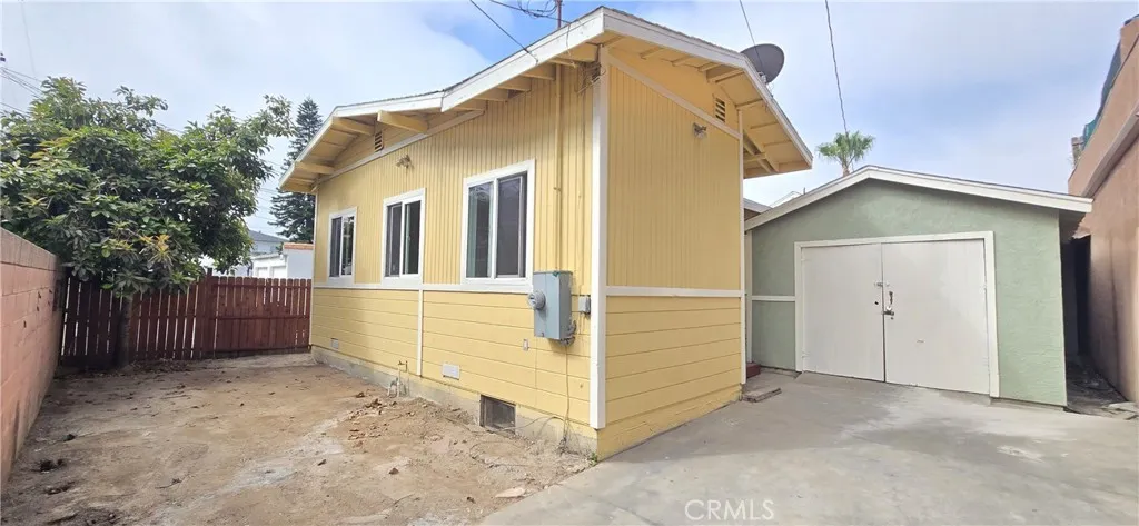 1060 Cherry Long Beach, CA 90813 - Photo 59 of 63 a view of a house with a wooden fence
