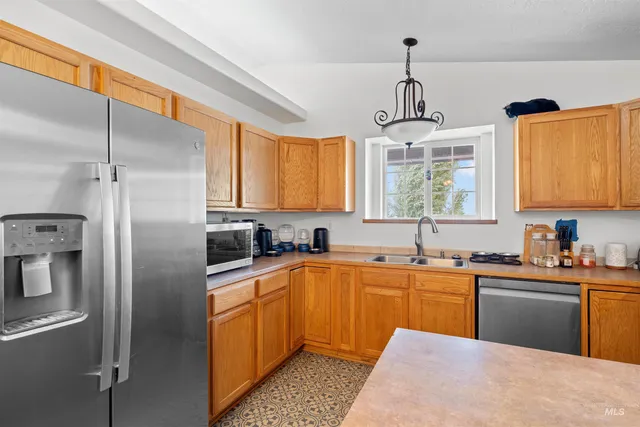 $429,900 | 6600 Southwest Jarvis Drive, Mountain Home, ID 83647