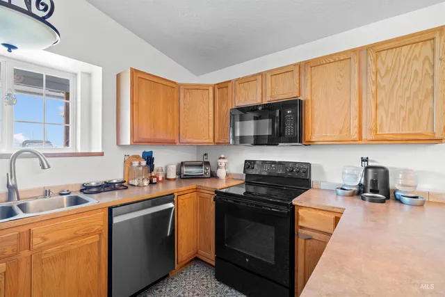 $429,900 | 6600 Southwest Jarvis Drive, Mountain Home, ID 83647