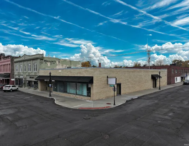 $250,000 | 123 North Market Street, Winamac, IN 46996