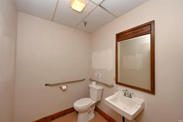 $250,000 | 123 North Market Street, Winamac, IN 46996